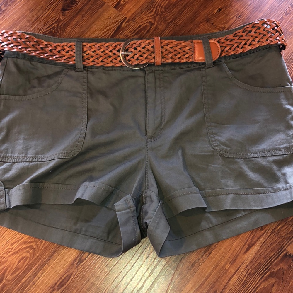 Button Side Shorts with Belt